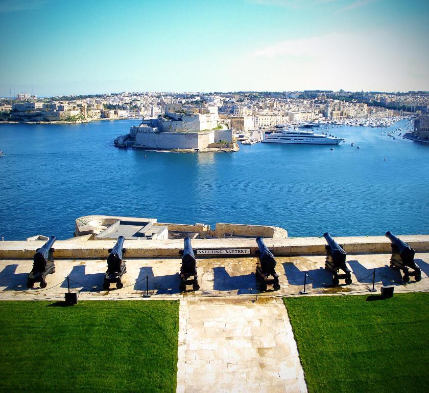 Spinola Bay Top Floor Seafront 3 Bedroom Apartment With Panoramic Sea Views - By Getawaysmalta Saint Julian's Eksteriør billede